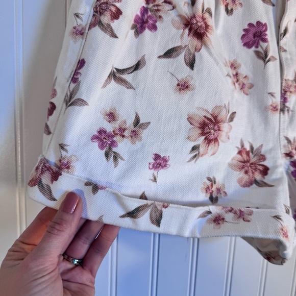 American Eagle White Floral Denim Mom Shorts Women’s Size 4 100% Cotton - Picture 6 of 16